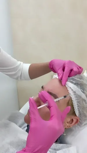 Уколы ботокса в лоб и межбровье