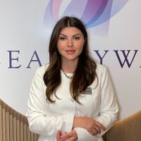 Солопенкова Евгения Андреевна - главврач, дерматовенеролог, врач-косметолог, диетолог